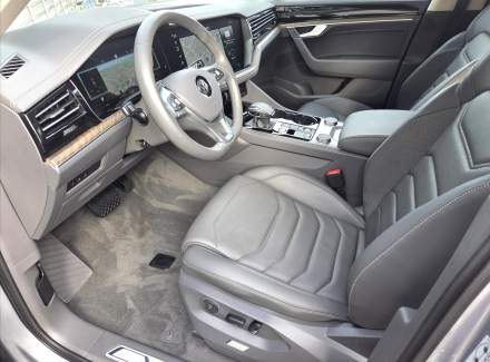 Volkswagen - Touareg