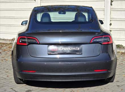 Tesla - Model 3