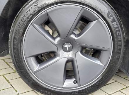 Tesla - Model 3