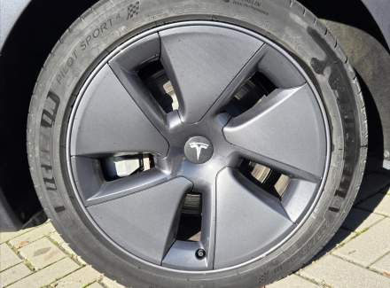 Tesla - Model 3