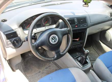 Volkswagen - Golf