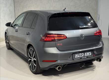 Volkswagen - Golf