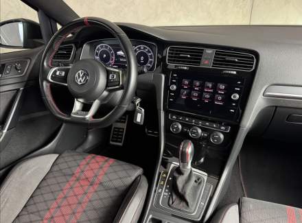 Volkswagen - Golf