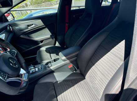 Mercedes-Benz - CLA