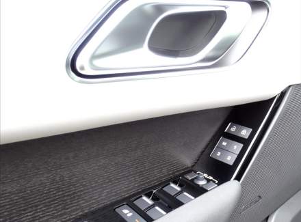 Land Rover - Range Rover Velar