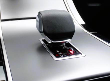 Land Rover - Range Rover Velar