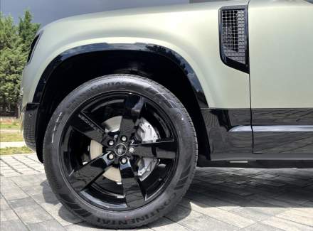 Land Rover - Defender