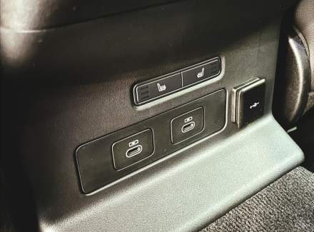 Land Rover - Range Rover Velar