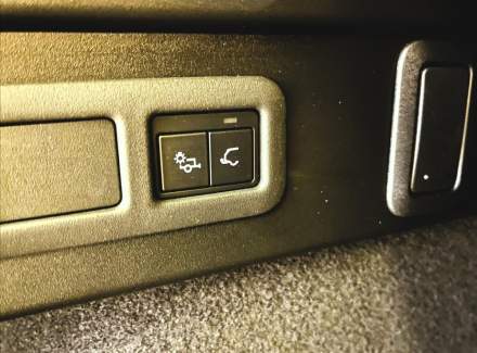 Land Rover - Range Rover Velar