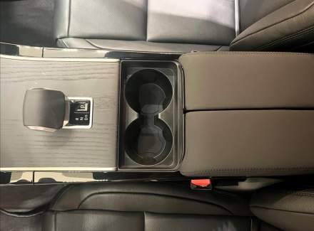 Land Rover - Range Rover Velar