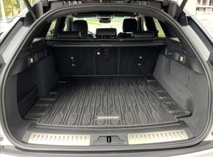 Land Rover - Range Rover Velar