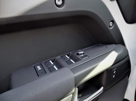 Land Rover - Defender