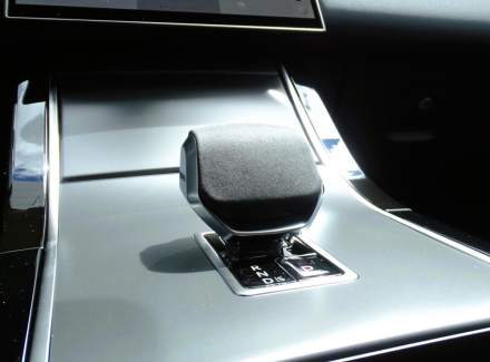 Land Rover - Range Rover Velar