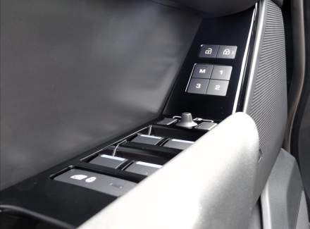 Land Rover - Range Rover Velar