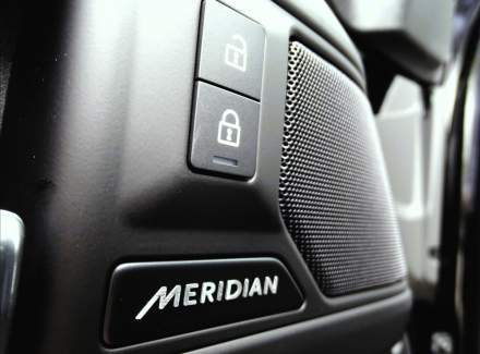 Land Rover - Defender