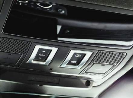 Land Rover - Defender