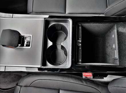 Land Rover - Range Rover Velar