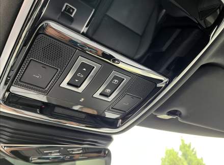 Land Rover - Range Rover Velar