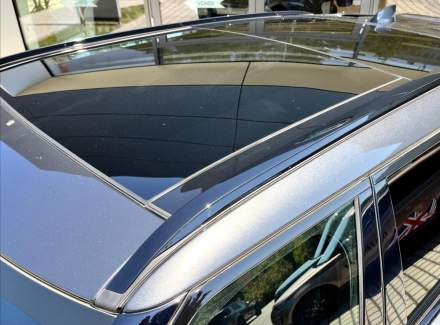 Land Rover - Range Rover Velar