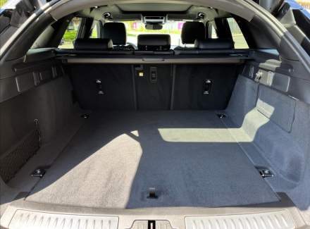 Land Rover - Range Rover Velar