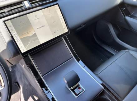 Land Rover - Range Rover Velar