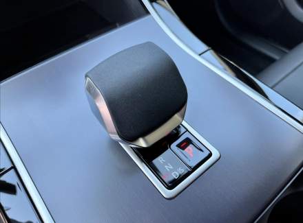 Land Rover - Range Rover Velar