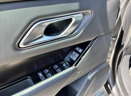 Land Rover - Range Rover Velar