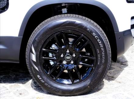 Land Rover - Defender