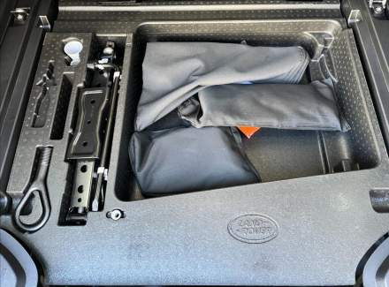 Land Rover - Defender