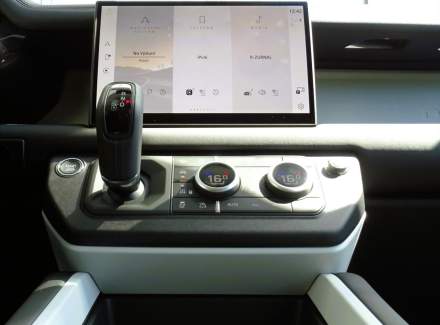 Land Rover - Defender