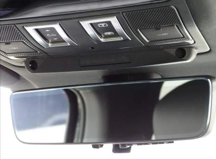 Land Rover - Defender