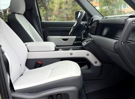 Land Rover - Defender