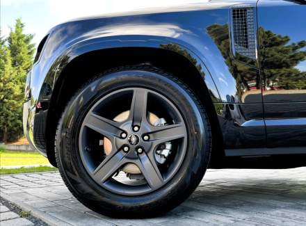 Land Rover - Defender