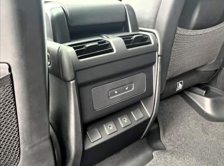 Land Rover - Defender