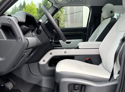 Land Rover - Defender