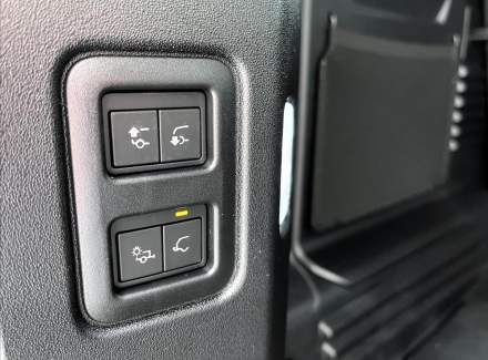 Land Rover - Defender