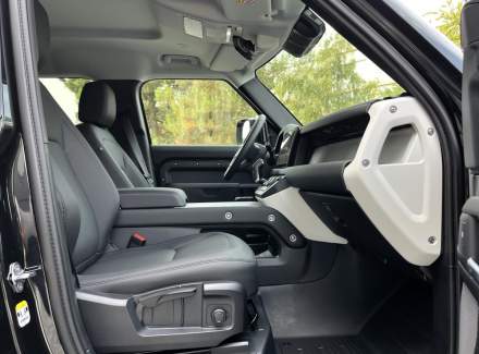 Land Rover - Defender