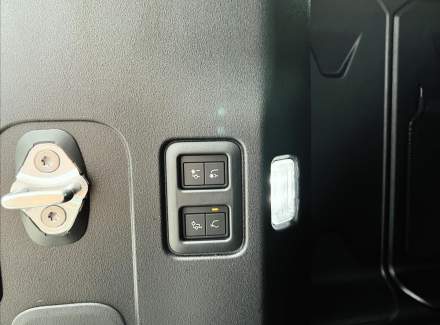 Land Rover - Defender