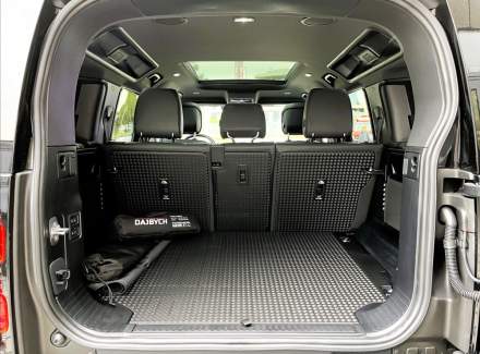 Land Rover - Defender