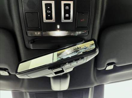 Land Rover - Defender