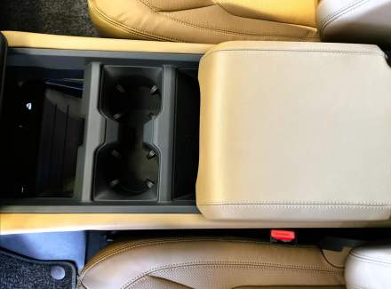 Land Rover - Defender