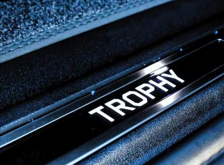 Land Rover - Defender