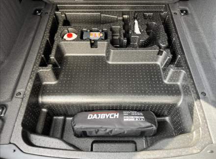 Land Rover - Range Rover Velar