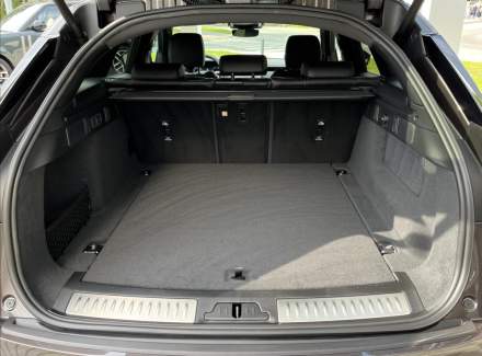 Land Rover - Range Rover Velar