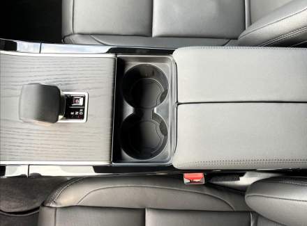 Land Rover - Range Rover Velar