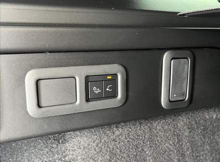 Land Rover - Range Rover Velar