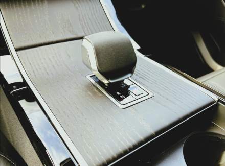 Land Rover - Range Rover Velar