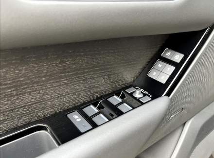 Land Rover - Range Rover Velar