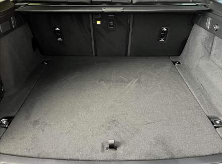 Land Rover - Range Rover Velar