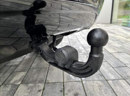 Land Rover - Range Rover Velar